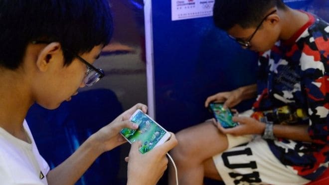 中國重新審批遊戲版號　騰訊升4.51%