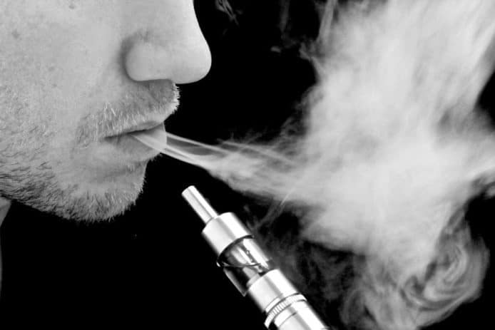 科學家透過尿液檢查  發現電子煙比煙草在體內留下較少有害物質