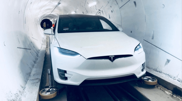 【有片睇】電動車變身「四驅車」？Elon Musk 高速 Loop 測試隧道落成　