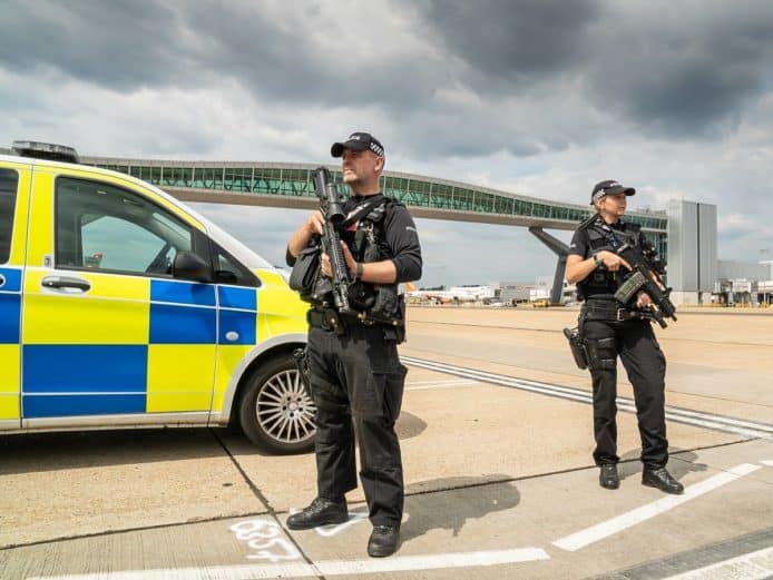 英國警方針對無人機闖入吉域機場案件  逮捕 2 名嫌犯