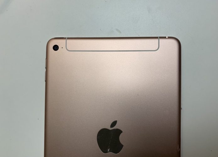 疑似 iPad mini 5 諜照網上流傳   全新天線設計曝光