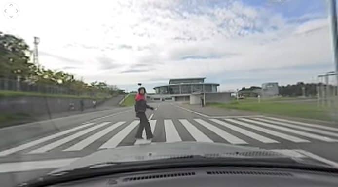 特技人加 VR 技術 日本警方逼真影片宣傳交通安全