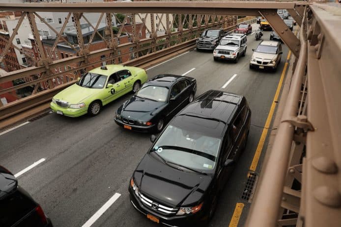 紐約實施司機最低工資法  Uber、Lyft 勢加價