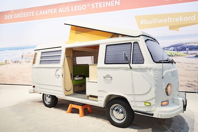 LEGO 大師製作原尺寸 Volkswagen T2 旅行車　細節比例一絲不苟　