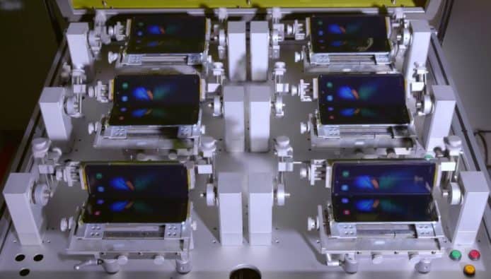【有片睇】Samsung 公開 Galaxy Fold 耐用測試片段　機器不斷對摺手機