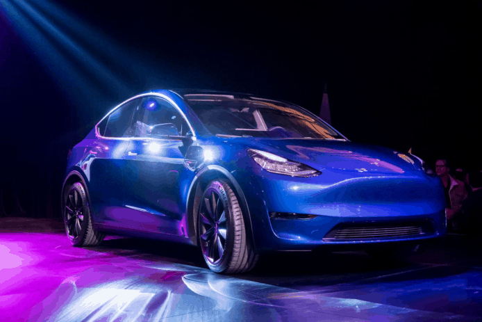 Tesla Model Y SUV 正式亮相　七座配置＋3.5 秒加速至時速 96 公里