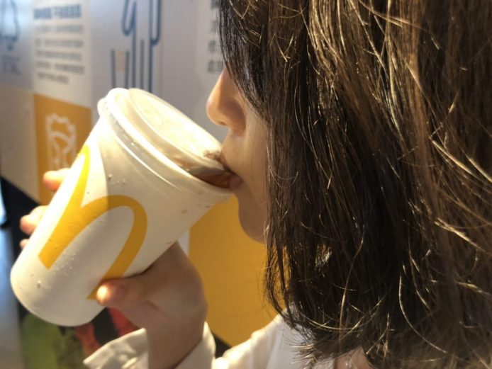 全球第一！台灣麥當勞 6 月停止派發塑膠飲管