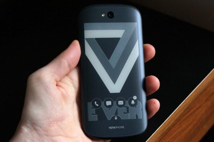 俄羅斯手機品牌 Yota 倒閉  E-Ink 機背設計成絕響