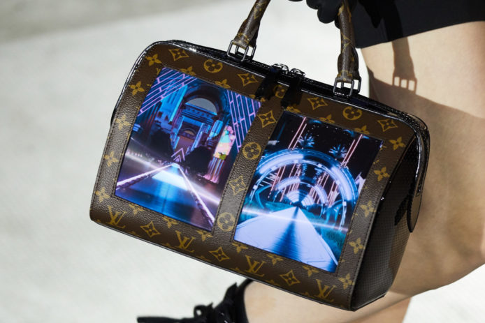 【有片睇】Louis Vuitton 新手袋加入可屈曲熒幕　未來或有更多科技元素