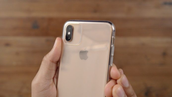 iPhone 11 疑似保護套實物流出 　相機鏡頭位置穿孔大一倍