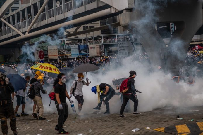 紐約時報：香港警方聲稱持破解裝置　能解鎖示威者 Android 手機？