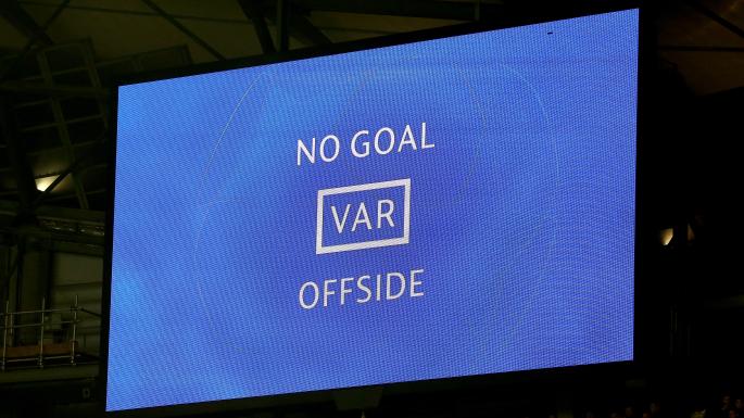英超將於球場大熒幕即時重播 VAR 片段　曼聯利物浦主場未有熒幕無法重播？