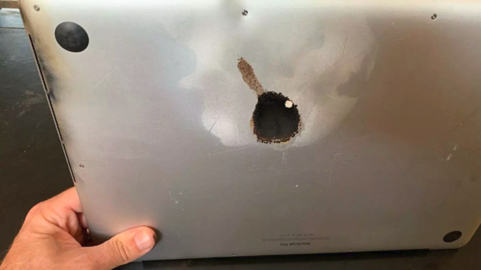 15 吋 MacBook Pro 電池突然爆炸　Apple 現正回收同款電池