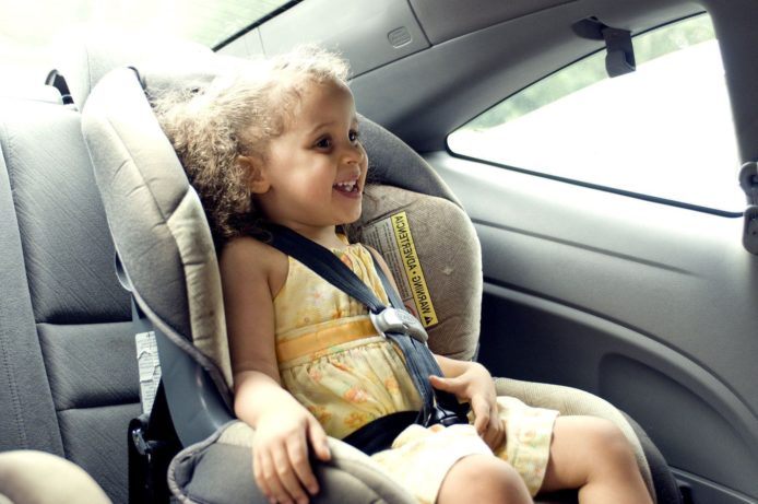 減少兒童遺留車廂風險   美國擬強制安裝後座感應裝置