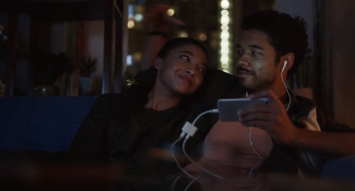 Samsung 將 YouTube 嘲笑 iPhone 沒耳機插口廣告下架