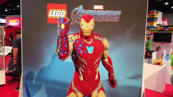 由 35,119 塊 LEGO 積木砌成   真人比例鋼鐵奇俠現身動漫展