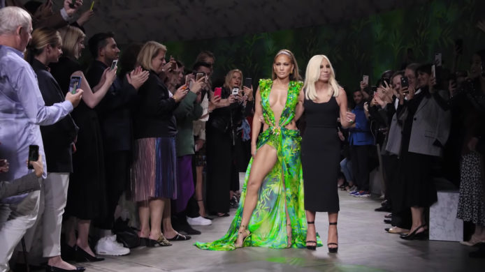 因一條 Versace 綠色裙   Google Image 圖片搜尋應運而生