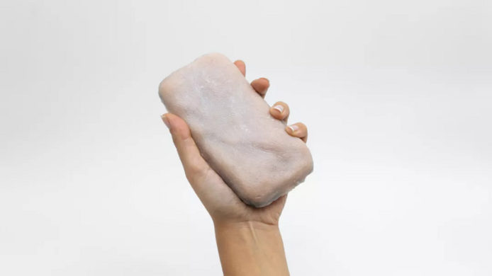 【有片睇】人造皮膚手機殼　手勢動作新操控方法
