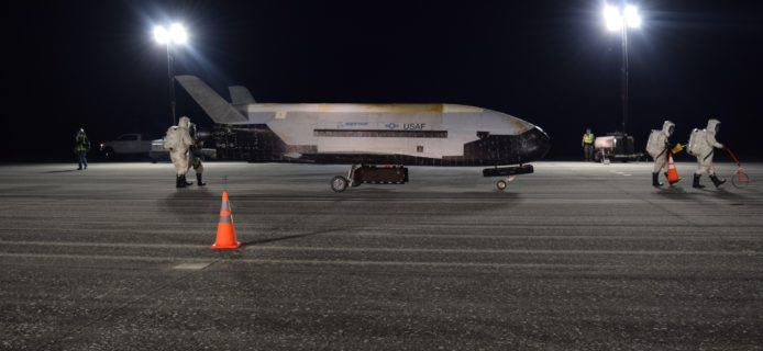 打破紀錄 780 天連續軌道飛行   美國空軍 X-37B 太空船終於著陸