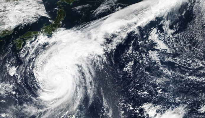 NASA 衛星拍攝超強颱風海貝思   面積超大要用 3 張相合成