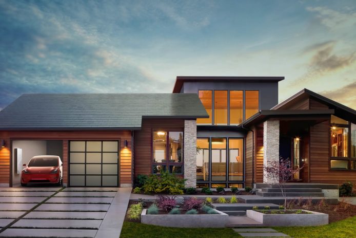 Tesla 推出太陽能玻璃屋頂　更易安裝 + 25 年保養期