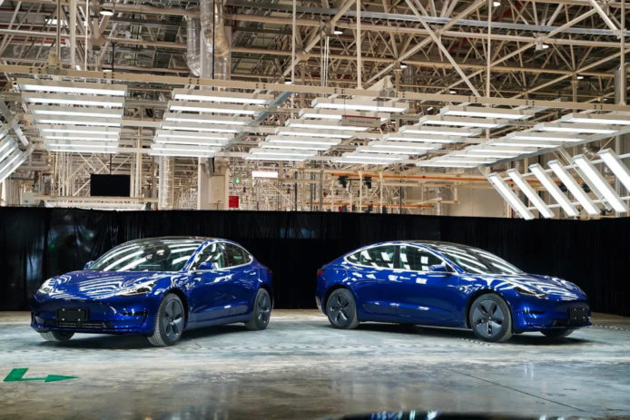 Tesla 上海廠房開放參觀   大陸網民指國產 Model 3 質量勝美國版