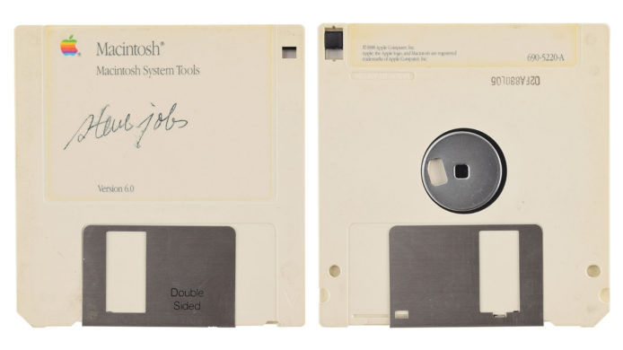 Steve Jobs 簽名磁碟拍賣   成交價料超過 6 萬港元