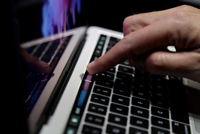 外媒：16 吋新 MacBook Pro 好大機會今晚出   實體ESC鍵？全新改良鍵盤？