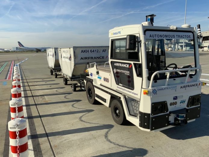 法國航空無人駕駛行李拖拉車   圖盧茲機場開始測試