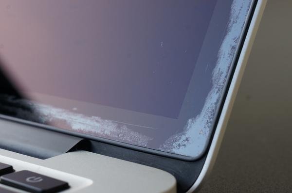 MacBook Pro 「甩油」螢幕維修要付費    2014 年或以前機種受影響