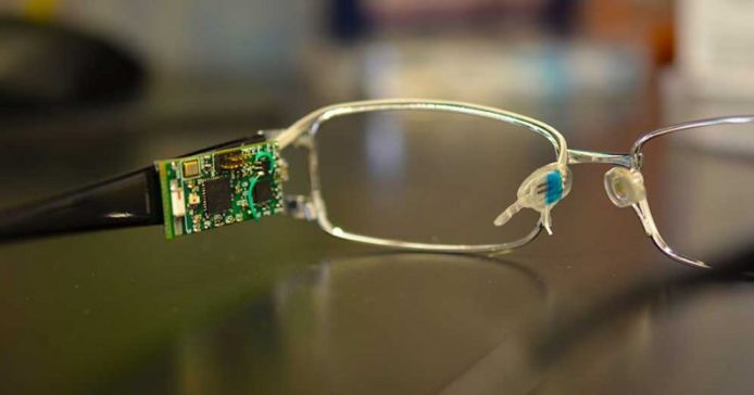 智能眼鏡可利用淚水偵測糖尿病狀態