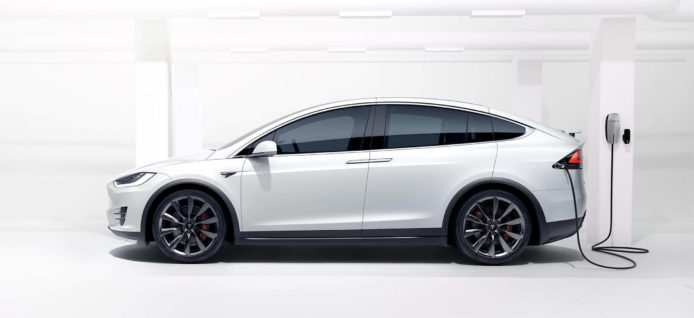 Tesla 將加入新功能   車廂一鍵變身睡眠區