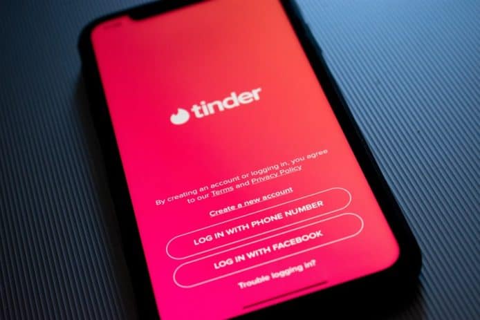 Tinder 加入緊急求救及簽到功能  提升用戶外出見面時安全保障