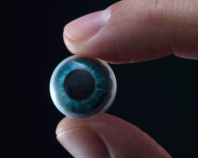 AR隱形眼鏡 Mojo Lens 發表   眼鏡內熒幕顯示即時訊息