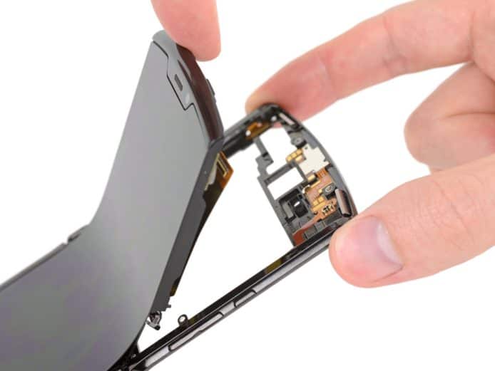 Moto RAZR 2019拆解  機內多柔性電線   外媒列史上最難修理手機