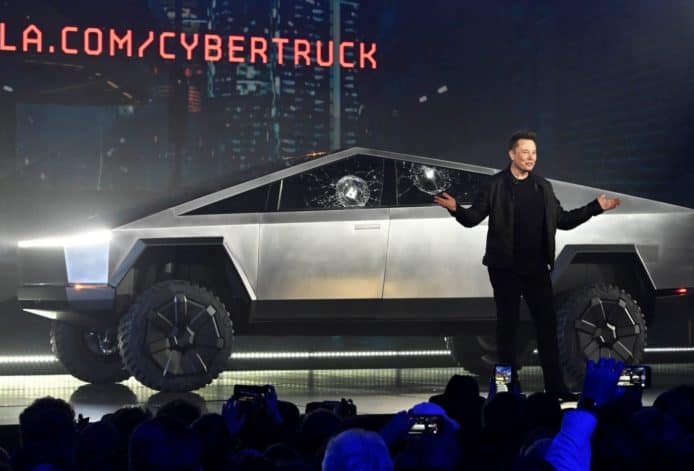 Tesla Cybertruck 只有不銹鋼原色   Elon Musk: 車主要其他顏色可自行包膜