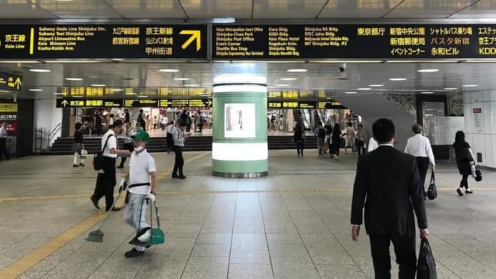 東京地鐵站滿佈 Win 7 更新畫面　網民：被遺棄的城市