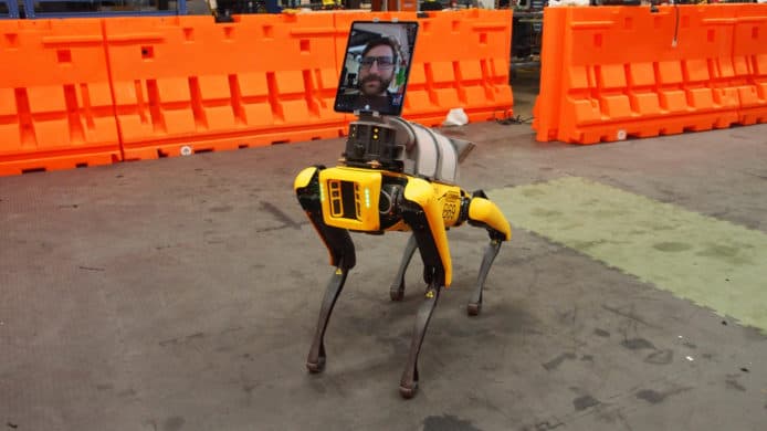 Boston Dynamics 機械狗醫院服役　協助前線醫護提供遙距護理