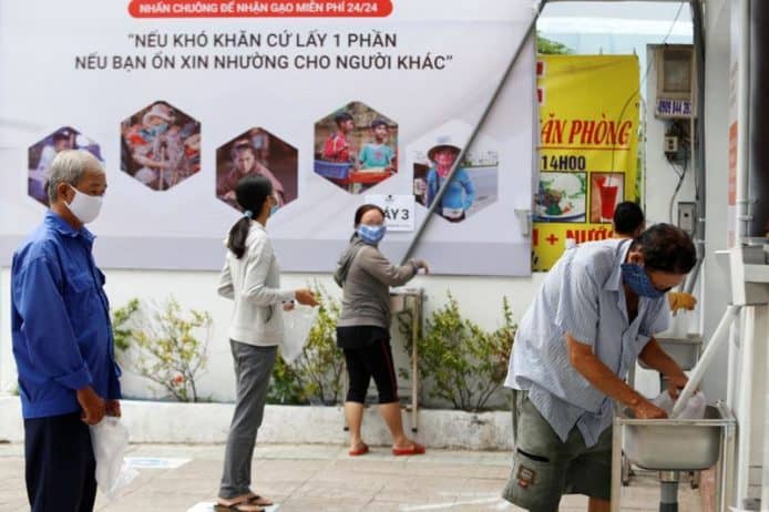 越南企業用白米 ATM 幫助市民　每次免費領取 1.5 公斤米
