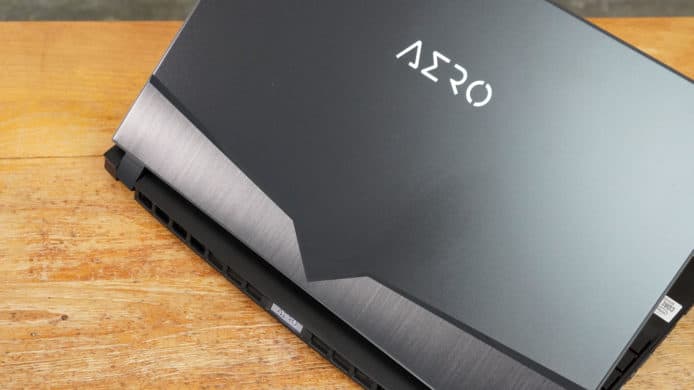 【評測】Gigabyte AERO 15 OLED XB 筆電開箱 屏幕及效能測試