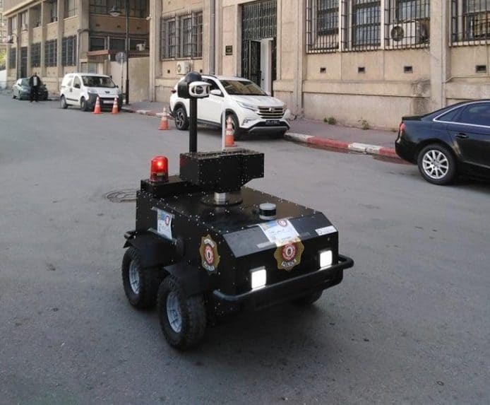 突尼西亞警方用機械人街上巡邏　可要求出示身份證及解散人群
