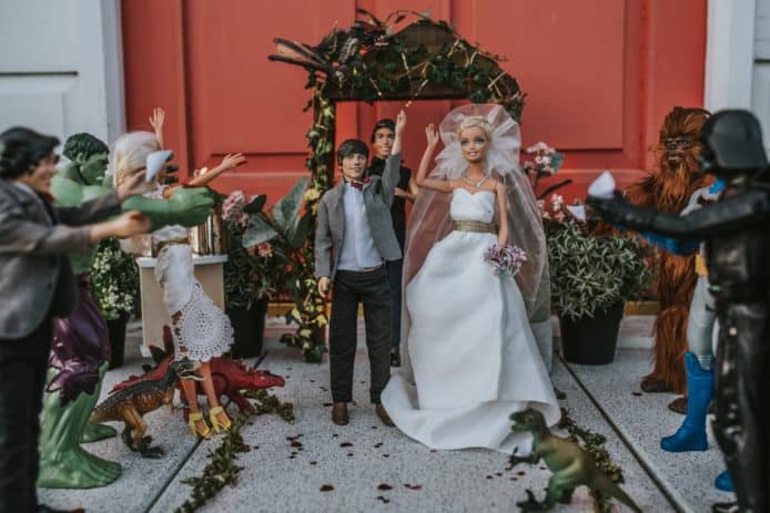 婚禮攝影師疫情冇工開   拍攝 Barbie 婚照反而打響名堂