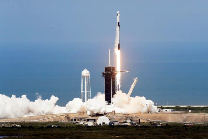 SpaceX 獵鷹 9 號火箭順利升空   美國再度本土載人上太空