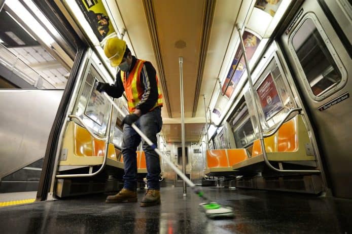 紐約新方法快速消毒   地鐵巴士先行測試