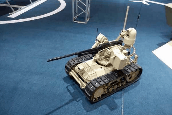 解放軍 AI 戰車服役   可搭載機槍 + 車身僅長70cm