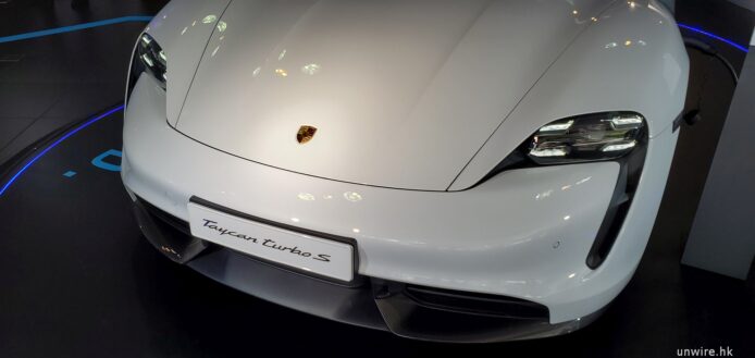 Porsche Taycan Turbo 貴族電跑抵港　800 伏特電壓系統 + 911 家族設計