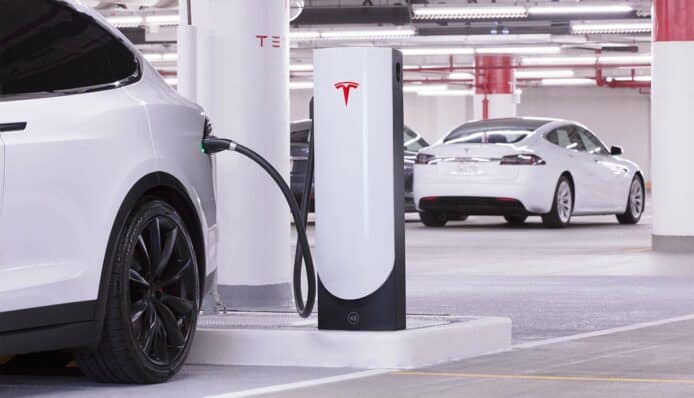 Tesla 圓方超級充電站擴建完工　6 個超級充電器投入服務