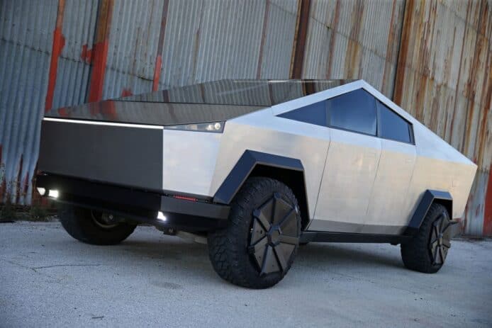 Tesla Cybertruck 車迷 DIY 項目   竟然採用死敵 Ford F-150 作為基礎