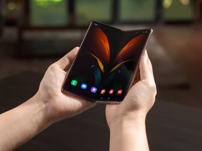 Samsung Z Fold2 官方規格發佈：電池容量 , 記憶體, 改良摺芒設計 + 更強多工作業