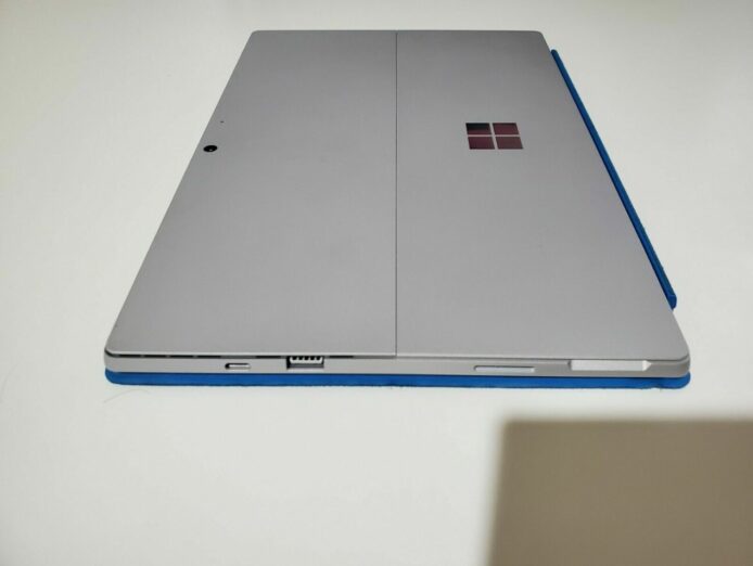 Surface Pro 8 工程機   被放到 eBay 拍賣
